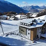 Olympia Tirol Апарт-готель Мезерн